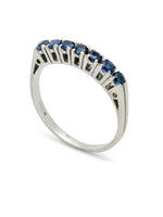 Laden Sie das Bild in den Galerie-Viewer, 18k Weißgold Ring mit Saphiren
