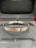 Laden Sie das Bild in den Galerie-Viewer, Cartier Love Bracelet Weißgold 18K Armreif
