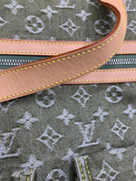 Laden Sie das Bild in den Galerie-Viewer, LOUIS VUITTON GREEN MONOGRAM DENIM BAGGY GM
