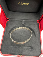 Laden Sie das Bild in den Galerie-Viewer, Cartier Love Bracelet Weißgold 18K Armreif
