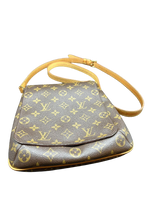 Laden Sie das Bild in den Galerie-Viewer, Louis Vuitton Musette Salsa Shorts Damen Umhängetasche M53456
